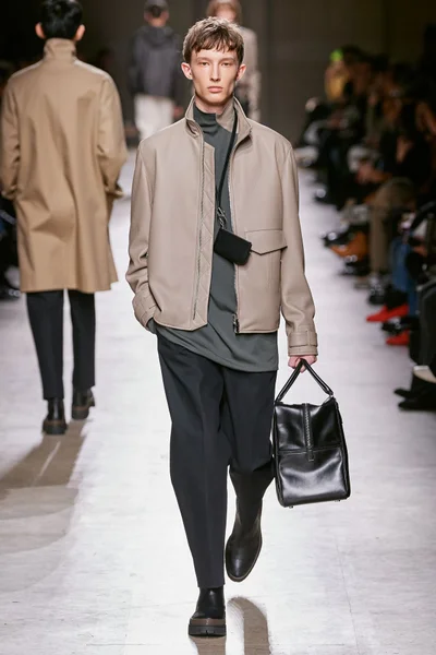 Look 13